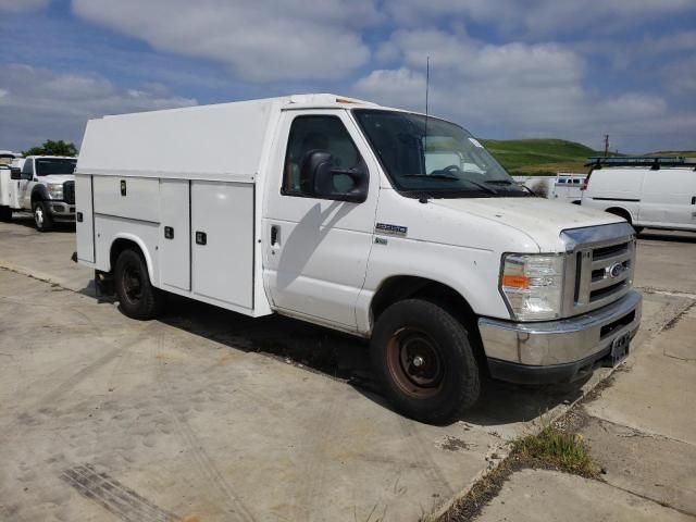 2015 Ford Econoline E350 Super Duty Cutaway Van