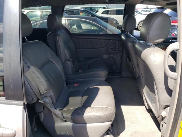 2004 Toyota Sienna XLE