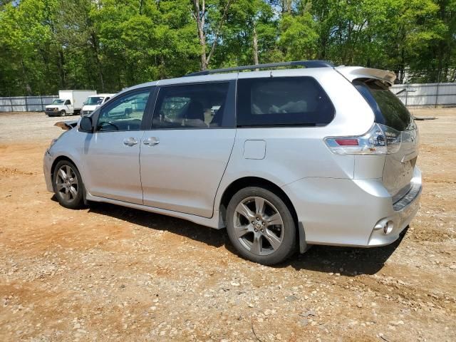 2020 Toyota Sienna SE