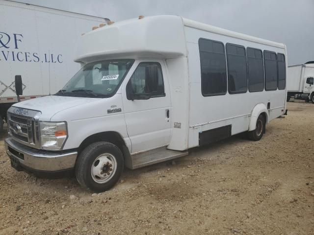 2016 Ford Econoline E450 Super Duty Cutaway Van