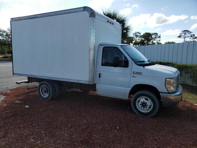 2009 Ford Econoline E350 Super Duty Cutaway Van