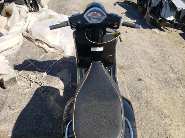 2021 Vespa GTS300