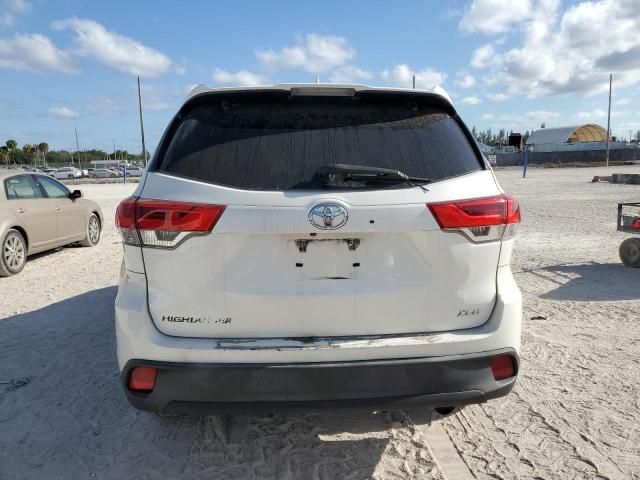 2017 Toyota Highlander SE