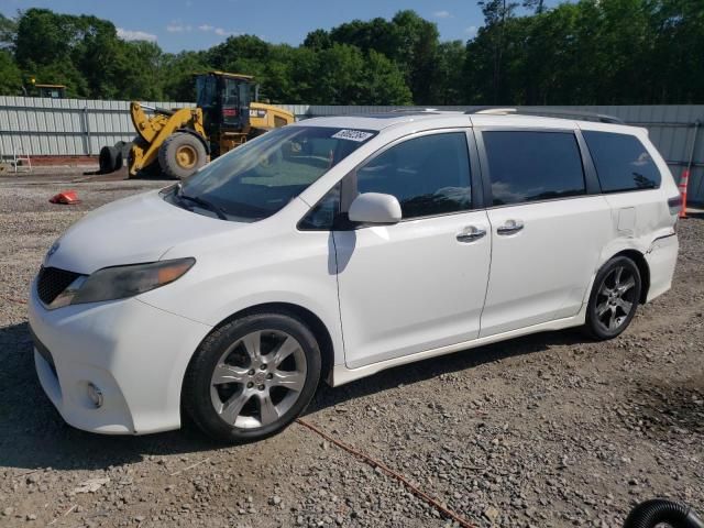 2013 Toyota Sienna Sport