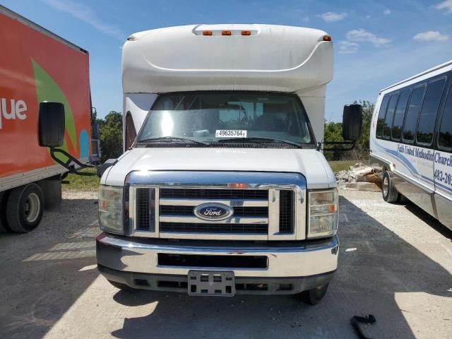 2012 Ford Econoline E350 Super Duty Cutaway Van