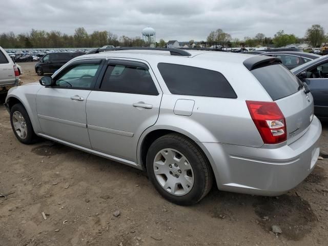 2005 Dodge Magnum SE