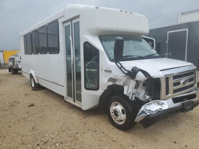 2019 Ford Econoline E450 Super Duty Cutaway Van