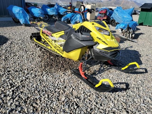 2020 Skidoo Summit X 8