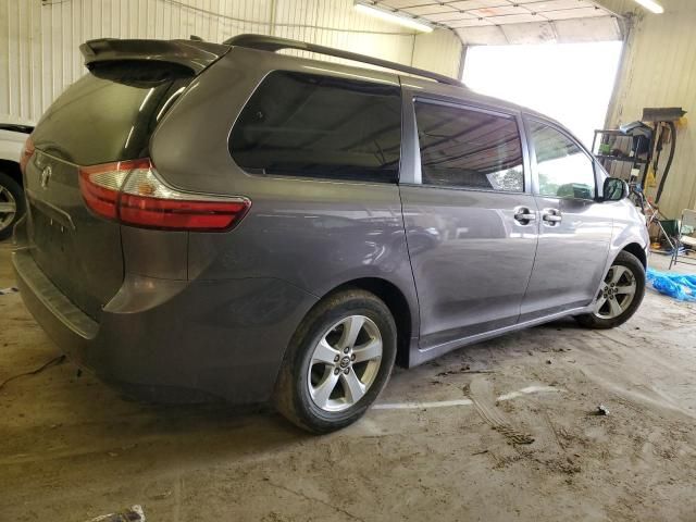 2018 Toyota Sienna LE