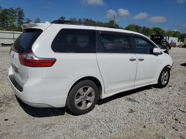 2018 Toyota Sienna LE