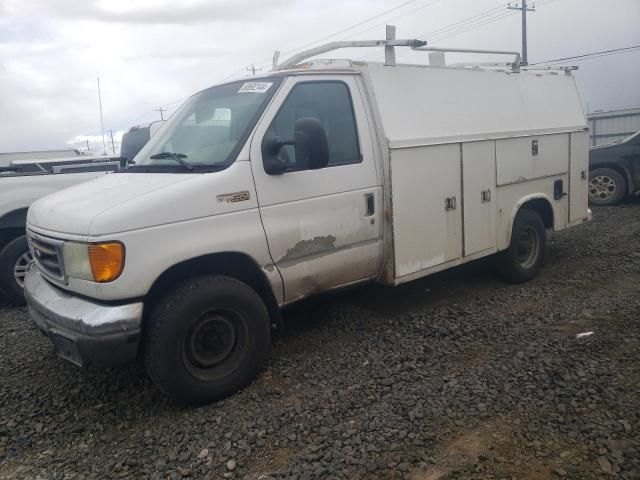 2004 Ford Econoline E350 Super Duty Cutaway Van