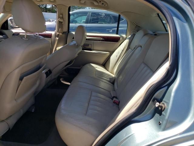 2005 Lincoln Town Car Signature