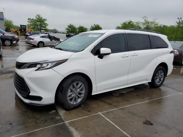 2022 Toyota Sienna LE