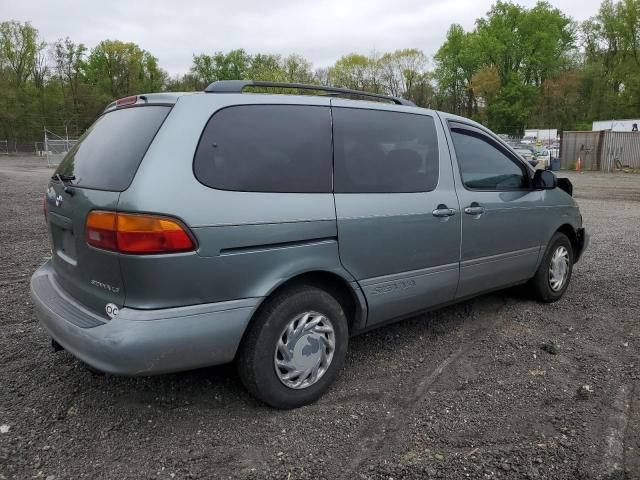 2000 Toyota Sienna LE