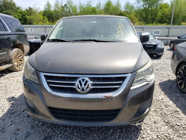 2010 Volkswagen Routan SE