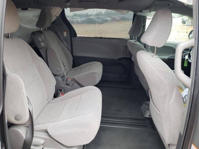 2019 Toyota Sienna LE