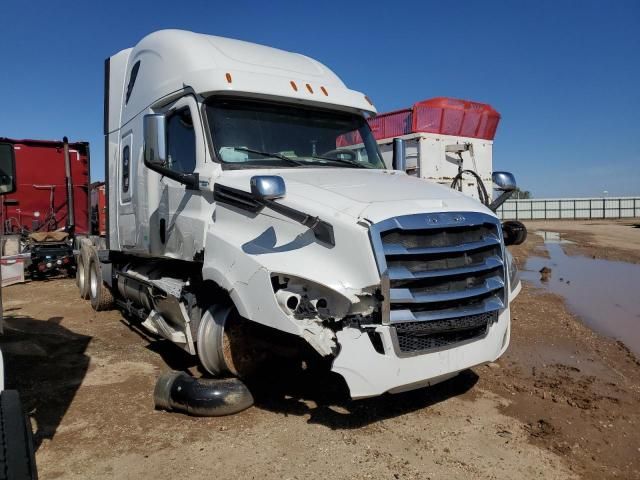 2020 Freightliner Cascadia 126