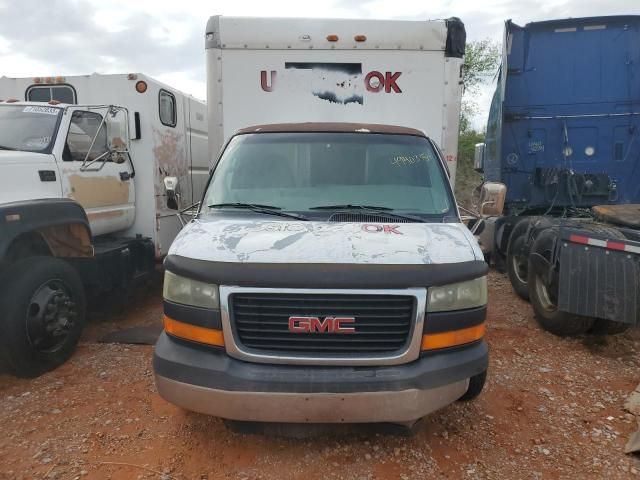 2004 GMC Savana Cutaway G3500