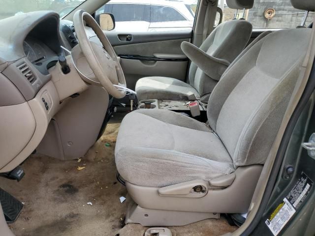 2005 Toyota Sienna CE