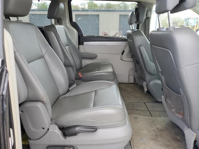 2013 Volkswagen Routan SE