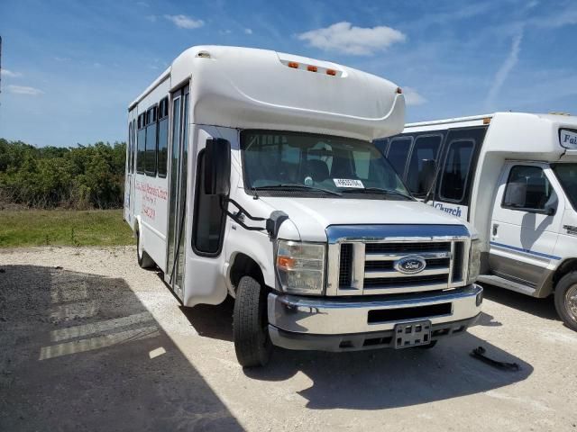 2012 Ford Econoline E350 Super Duty Cutaway Van