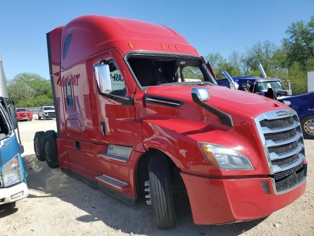 2020 Freightliner Cascadia 126