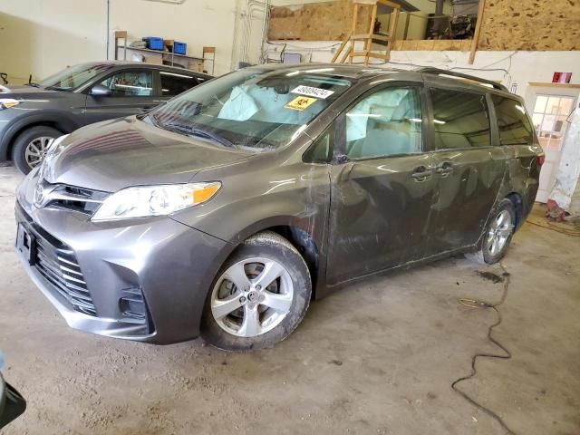 2018 Toyota Sienna LE