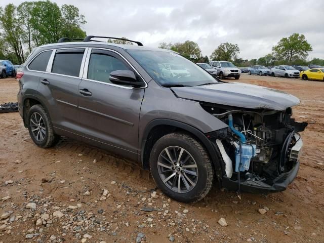 2017 Toyota Highlander SE