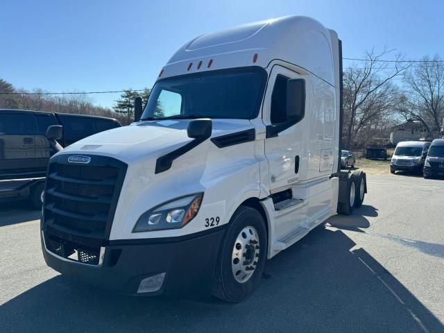 2019 Freightliner Cascadia 126