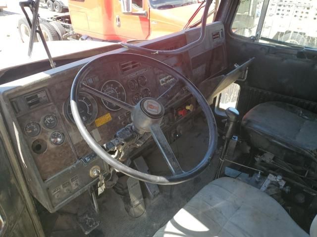 1993 Kenworth Construction T800