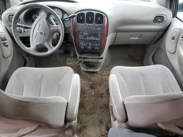 2002 Chrysler Town & Country LX