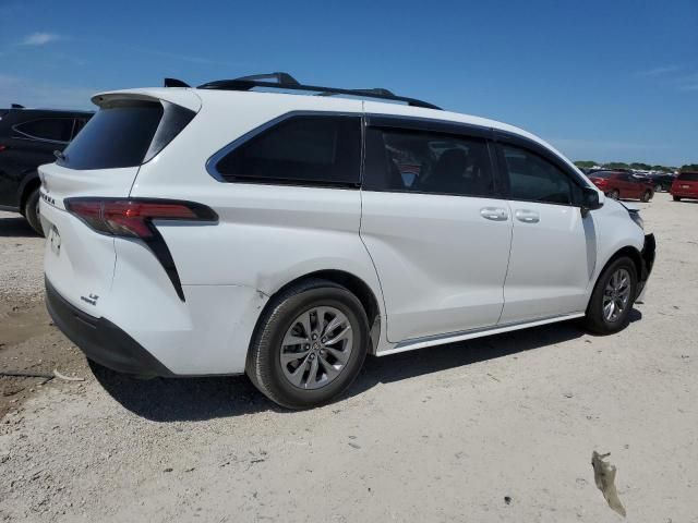 2022 Toyota Sienna LE