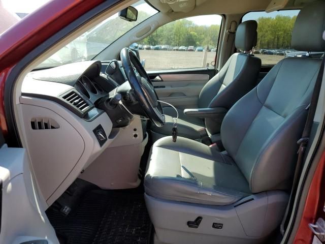 2011 Volkswagen Routan SE