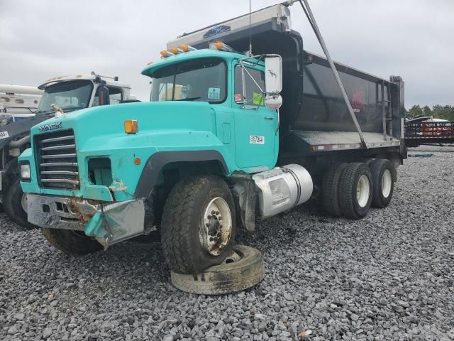 1995 Mack 600 RD600