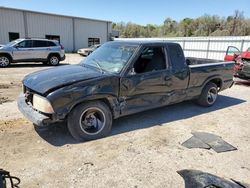 Salvage cars for sale from Copart Grenada, MS: 2000 GMC Sonoma