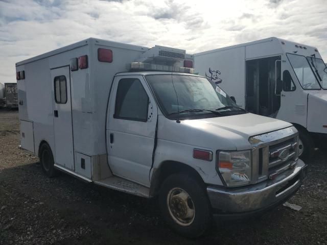 2010 Ford Econoline E350 Super Duty Cutaway Van