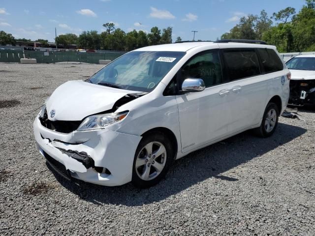 2016 Toyota Sienna LE