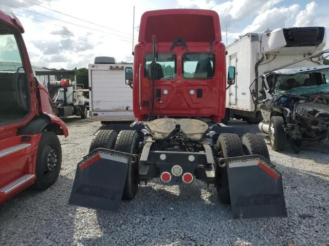 2016 Freightliner Cascadia 113