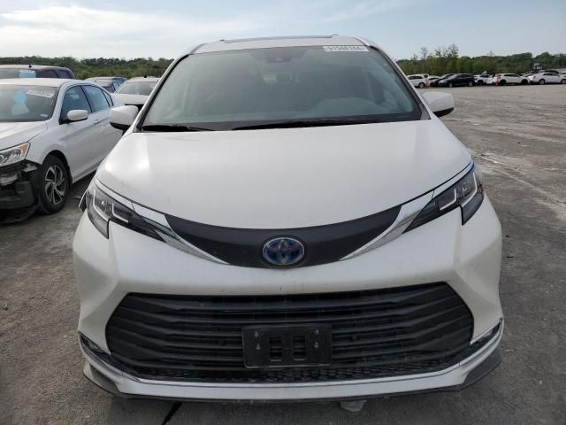 2021 Toyota Sienna XLE