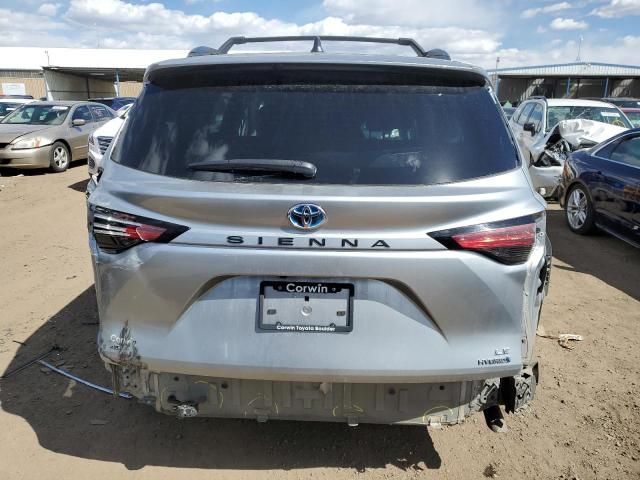 2022 Toyota Sienna LE