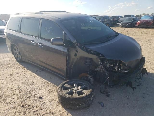 2020 Toyota Sienna SE