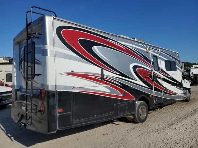 2013 Ford Econoline E450 Super Duty Cutaway Van