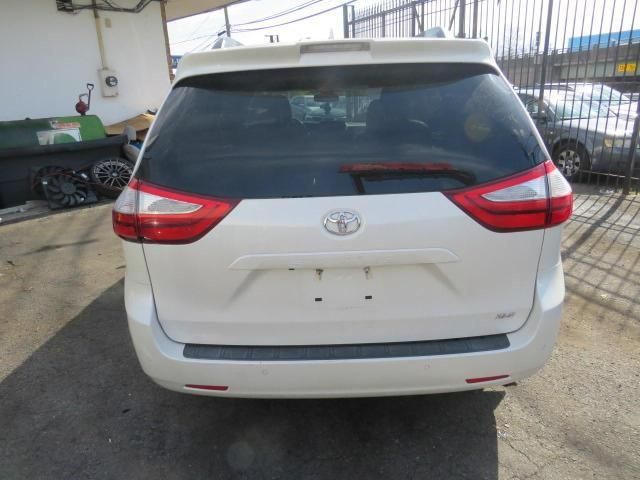 2019 Toyota Sienna XLE