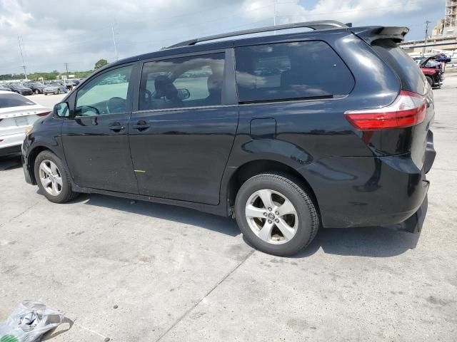 2018 Toyota Sienna LE