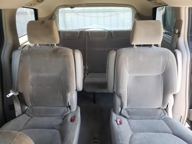 2004 Toyota Sienna CE