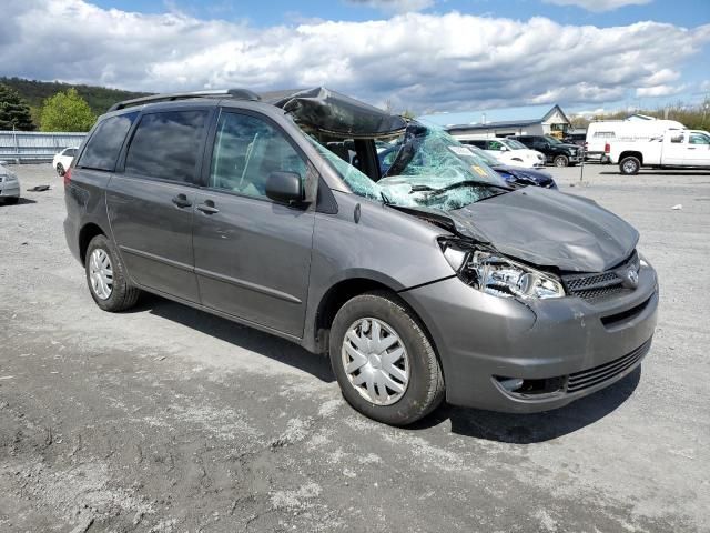 2005 Toyota Sienna CE