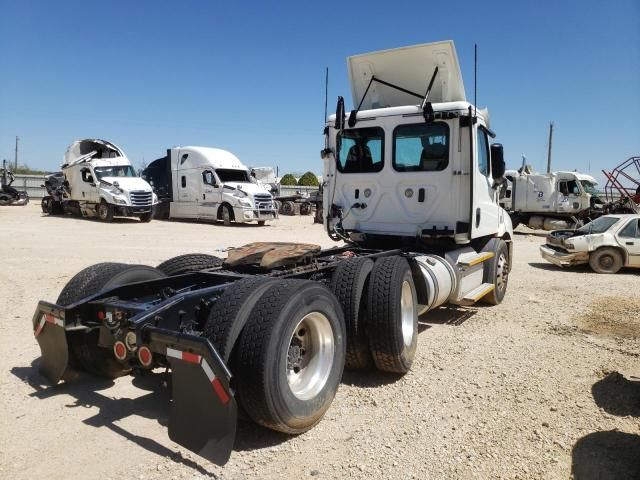 2020 Freightliner Cascadia 116