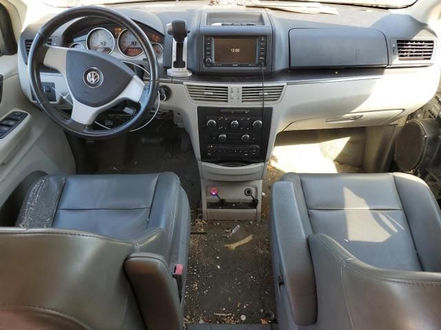 2010 Volkswagen Routan SE