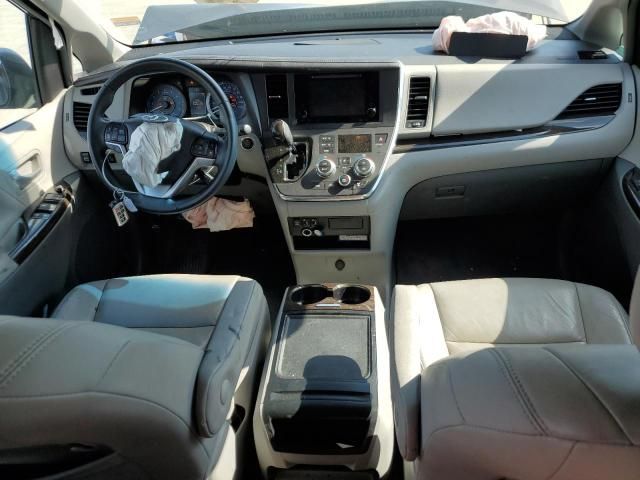 2016 Toyota Sienna XLE