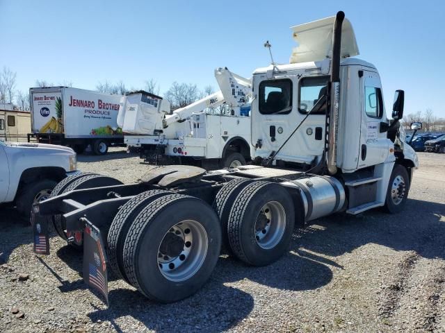 2012 Freightliner Cascadia 125